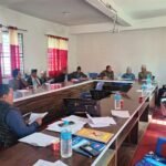 स्थानीय तहका जनप्रतिनिधिसँग छलफल गर्दै कर्णाली सरकार 