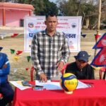 घुयँत्राे:“गद्दी तताउँदै राजा, कुर्सी जोगाउँदै नेता!”