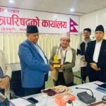 वर्षौँदेखिको आङ खस्ने र पाठेघर रोगको उपचार गाउँमै