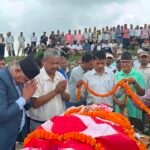सुर्खेतमा दुई दिन कुरेर सिलिण्डर भर्छन् उपभोक्ता