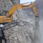 स्याउ पाक्ने बेलामा बाटो बन्द हुँदा मर्कामा किसान