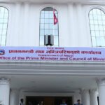 भोटेकोशी बाढीः शोकमा डुबेका अनलाललाई साथ दिँदै वडावासी